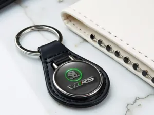 Skoda Leder Schlüsselkette Robust Modern Renn Optik